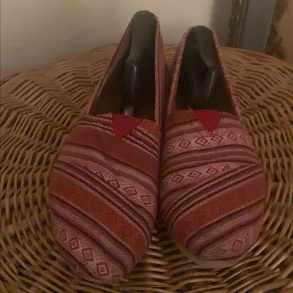 Toms slip ons